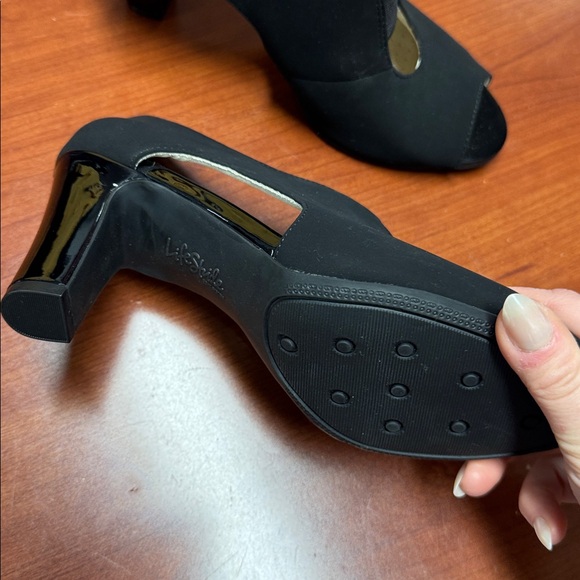 Life stride heels 7.5 wide // 011040 - Picture 2 of 3